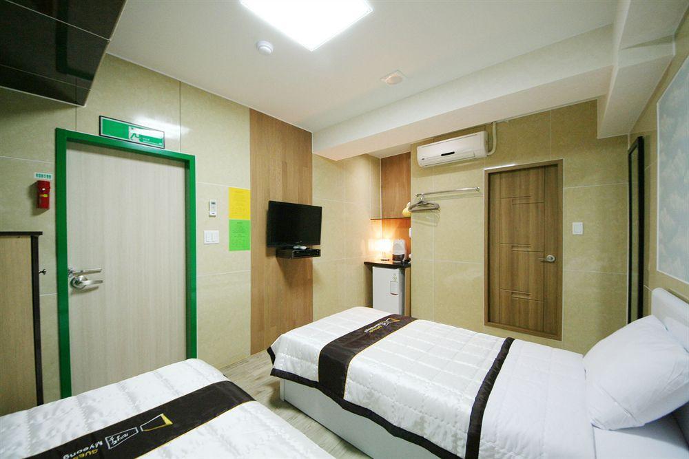 Guesthouse Myeongdong 2 Сеул Екстериор снимка