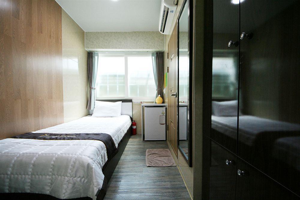 Guesthouse Myeongdong 2 Сеул Екстериор снимка