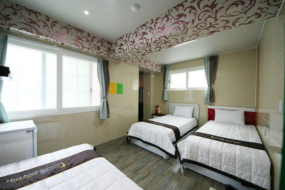 Guesthouse Myeongdong 2 Сеул Екстериор снимка