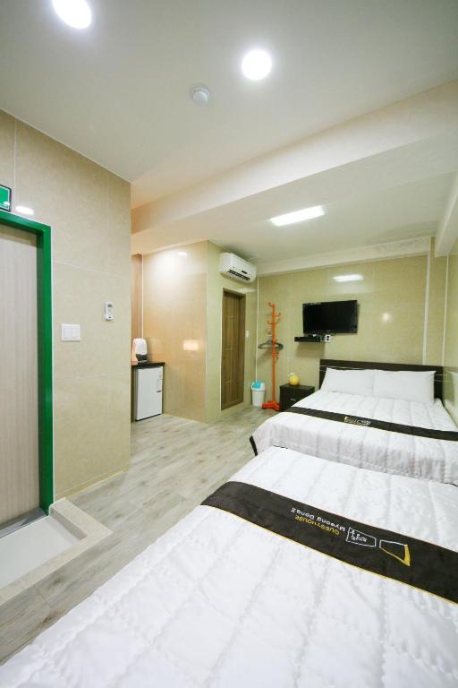 Guesthouse Myeongdong 2 Сеул Стая снимка