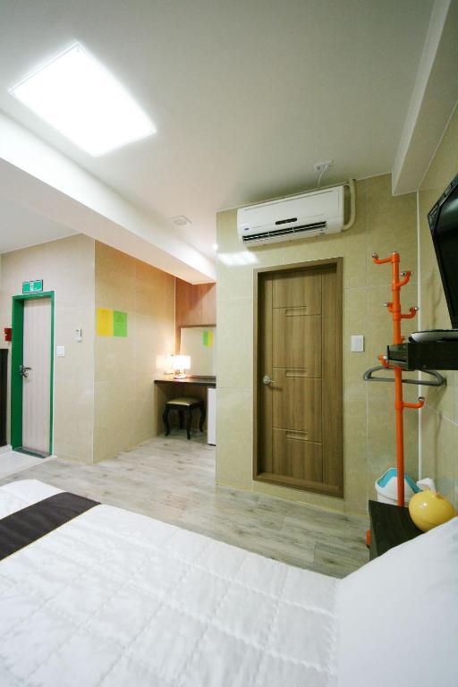 Guesthouse Myeongdong 2 Сеул Стая снимка