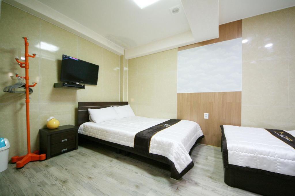 Guesthouse Myeongdong 2 Сеул Стая снимка
