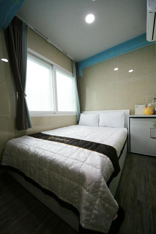 Guesthouse Myeongdong 2 Сеул Стая снимка