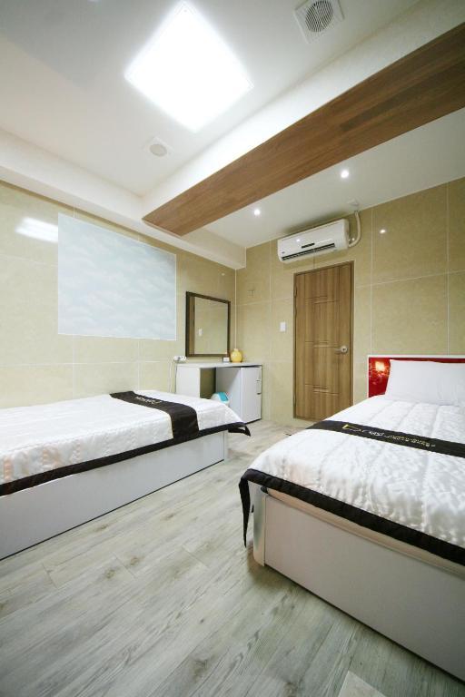 Guesthouse Myeongdong 2 Сеул Стая снимка