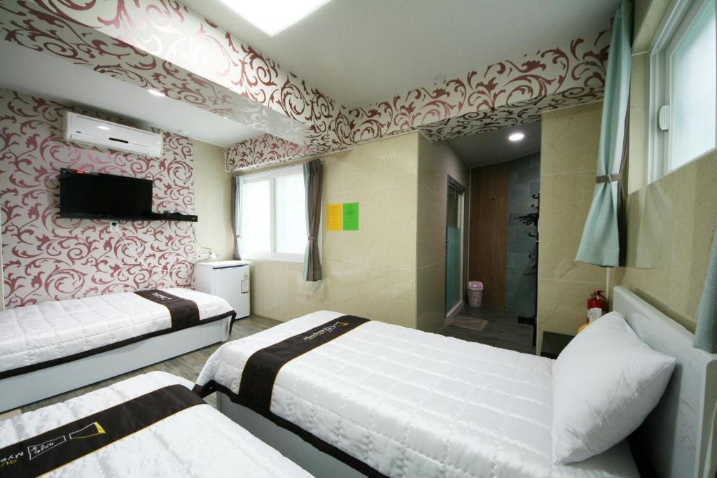 Guesthouse Myeongdong 2 Сеул Стая снимка