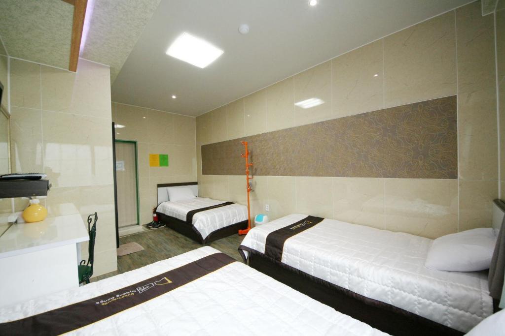 Guesthouse Myeongdong 2 Сеул Стая снимка