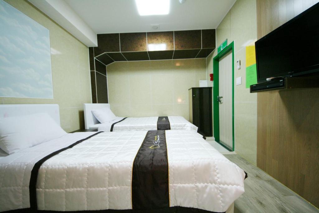 Guesthouse Myeongdong 2 Сеул Стая снимка