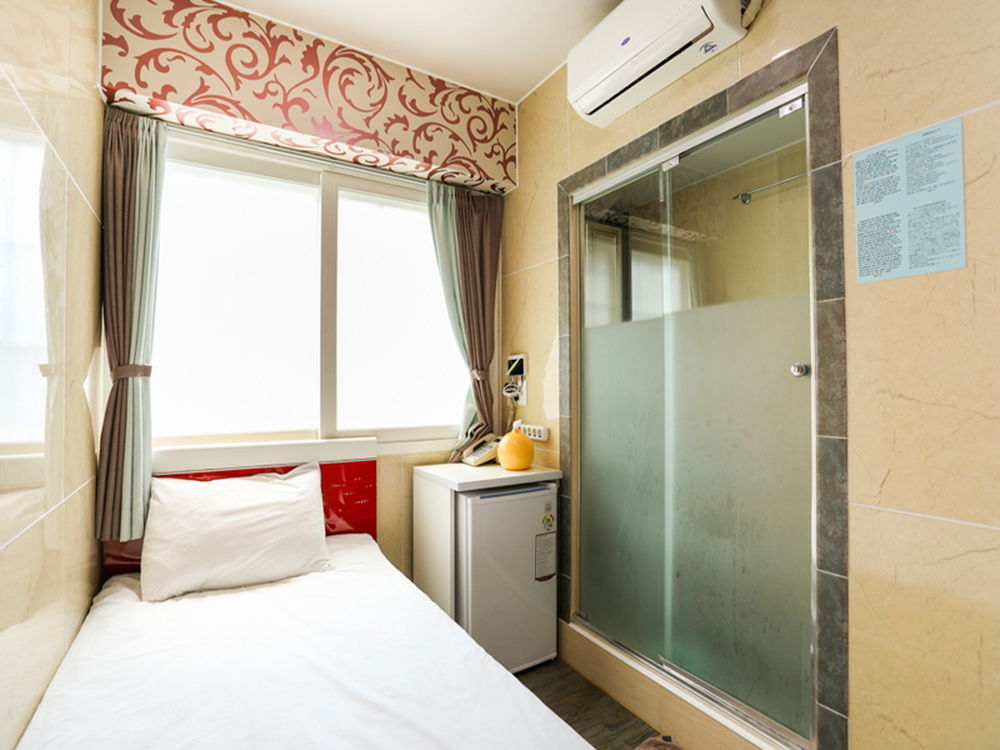 Guesthouse Myeongdong 2 Сеул Екстериор снимка