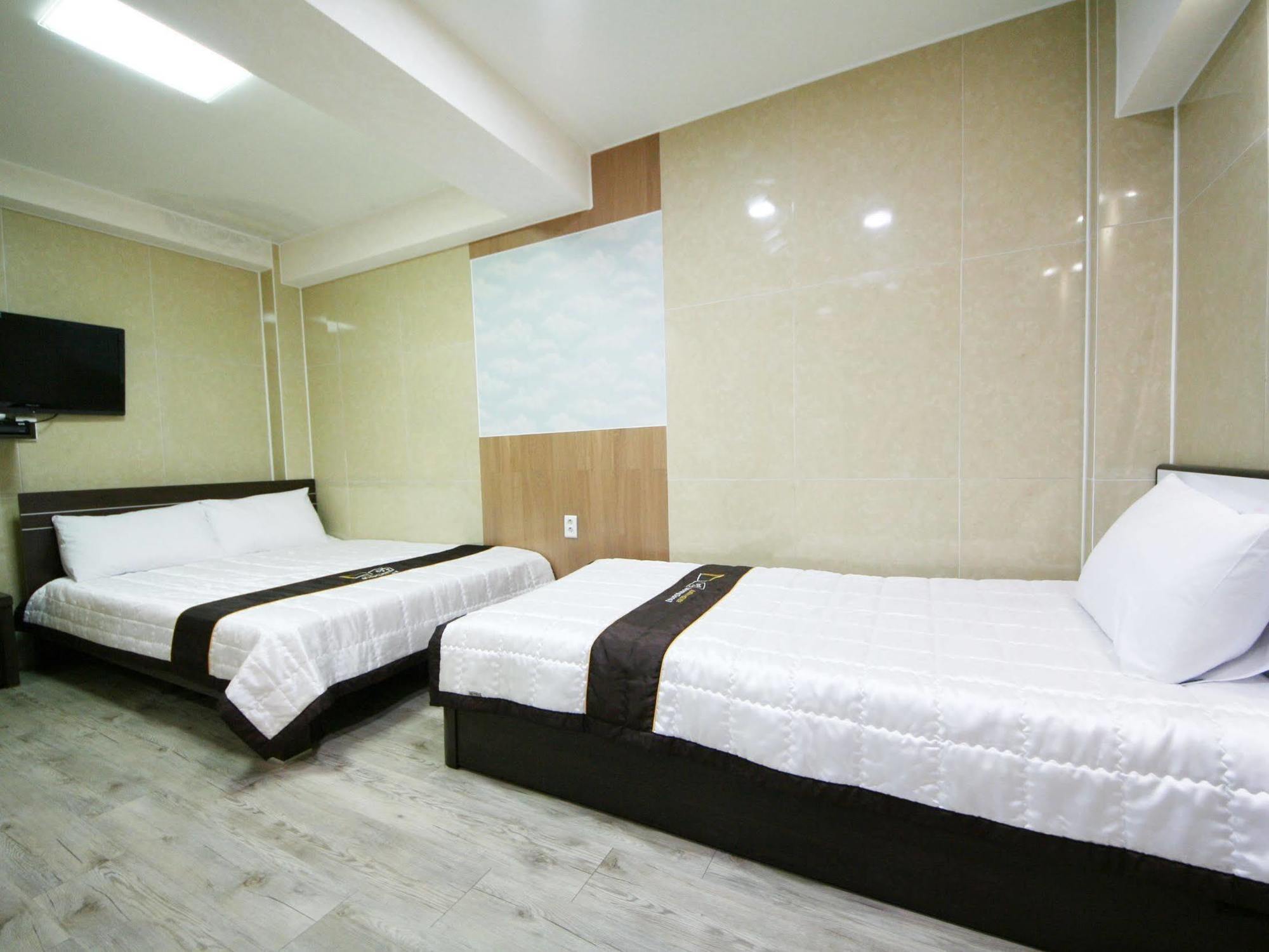 Guesthouse Myeongdong 2 Сеул Екстериор снимка