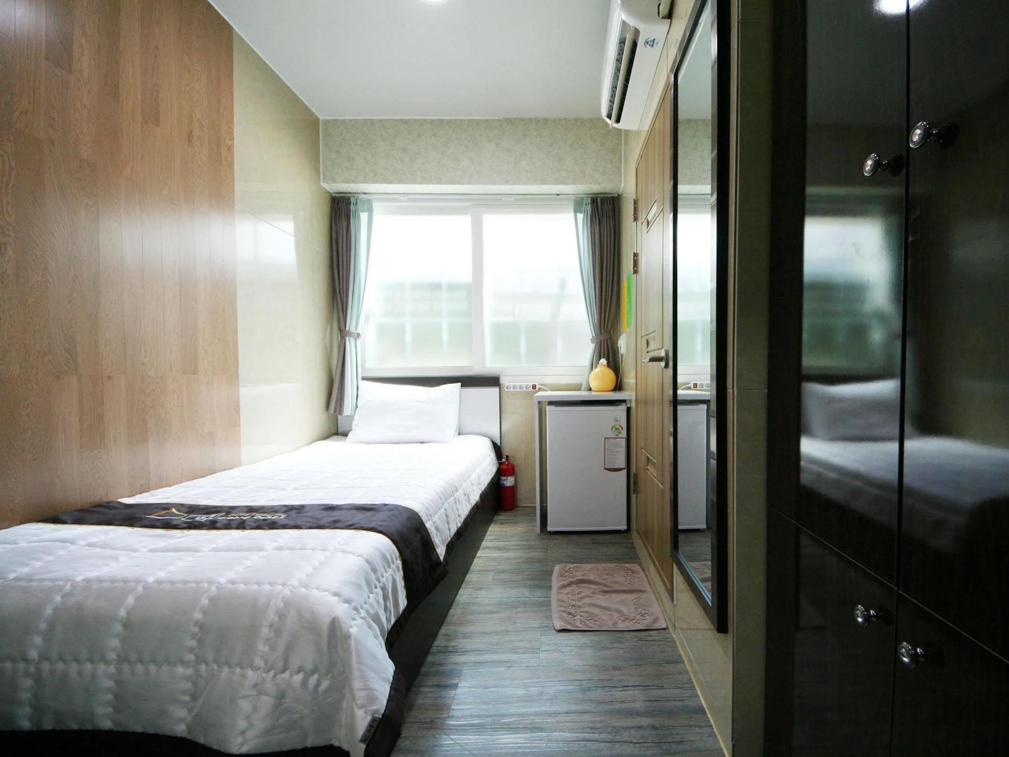 Guesthouse Myeongdong 2 Сеул Екстериор снимка