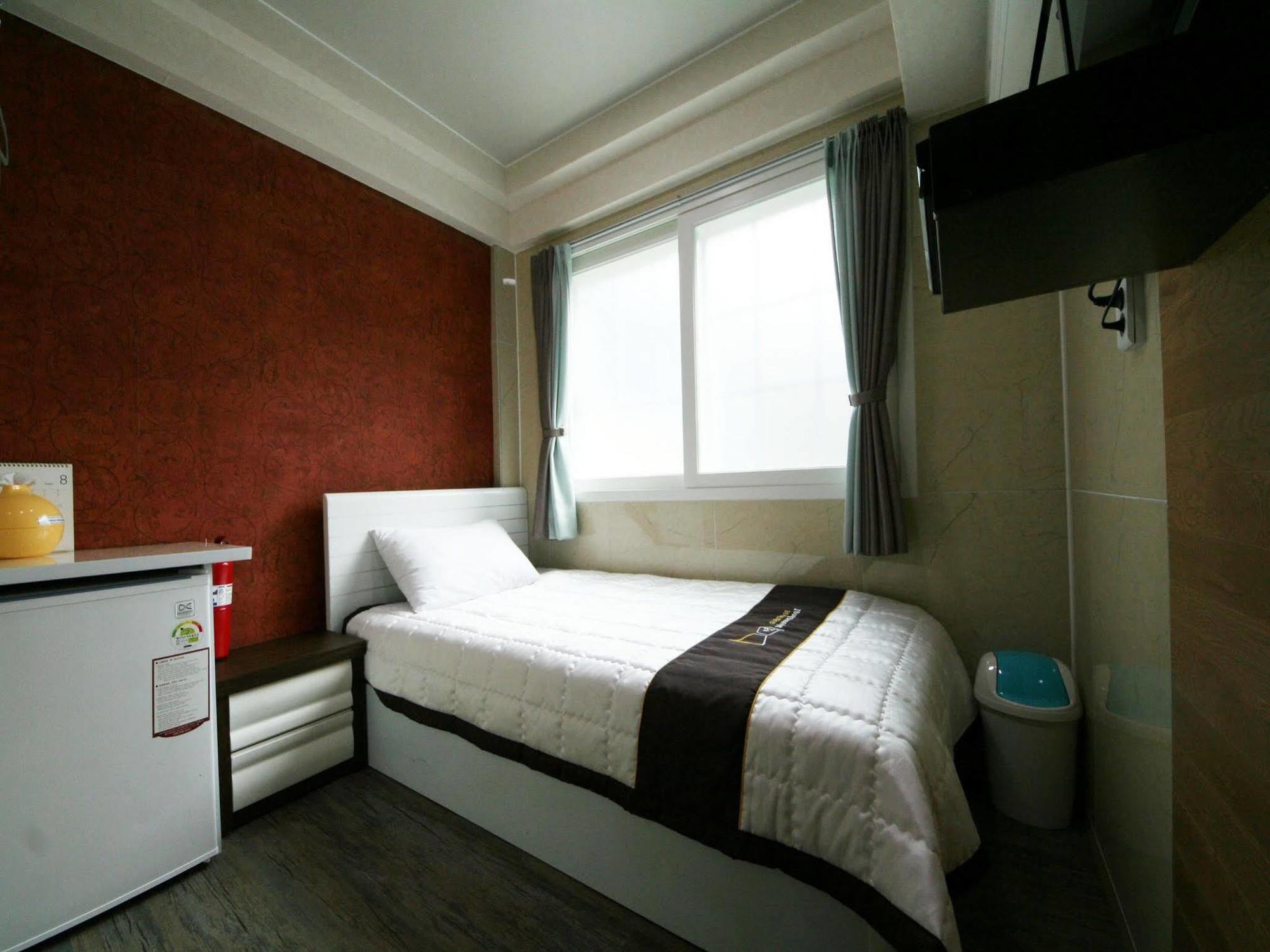 Guesthouse Myeongdong 2 Сеул Екстериор снимка